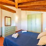 Villa Isa-villas With Air Conditioning, Shared Pool And Private Outdoor Space Just A Few Km From La Pelosa