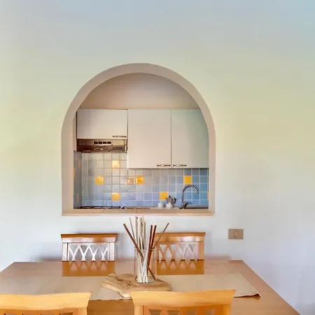 Isa-villas With Air Conditioning, Shared Pool And Private Outdoor Space Just A Few Km From La Pelosa Villa Punta de su Torrione