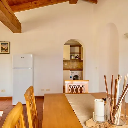 Villa Isa-villas With Air Conditioning, Shared Pool And Private Outdoor Space Just A Few Km From La Pelosa Punta de su Torrione