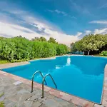Isa-villas With Air Conditioning, Shared Pool And Private Outdoor Space Just A Few Km From La Pelosa فيلة