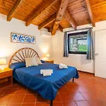 Isa-villas With Air Conditioning, Shared Pool And Private Outdoor Space Just A Few Km From La Pelosa *