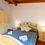 Isa-villas With Air Conditioning, Shared Pool And Private Outdoor Space Just A Few Km From La Pelosa
