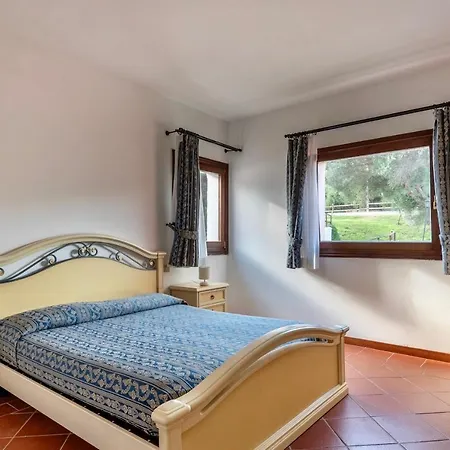 Isa-villas With Air Conditioning, Shared Pool And Private Outdoor Space Just A Few Km From La Pelosa ヴィラ Punta de su Torrione