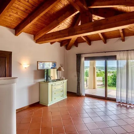 Isa-villas: Coastal Retreat With Pool Near La Pelosa Punta de su Torrione