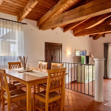 Isa-villas With Air Conditioning, Shared Pool And Private Outdoor Space Just A Few Km From La Pelosa