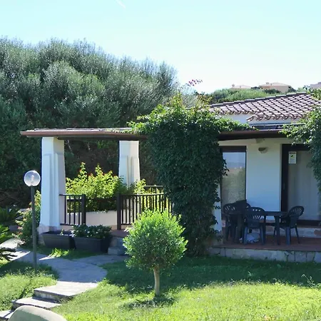 Isa-villas With Air Conditioning, Shared Pool And Private Outdoor Space Just A Few Km From La Pelosa Villa Punta de su Torrione