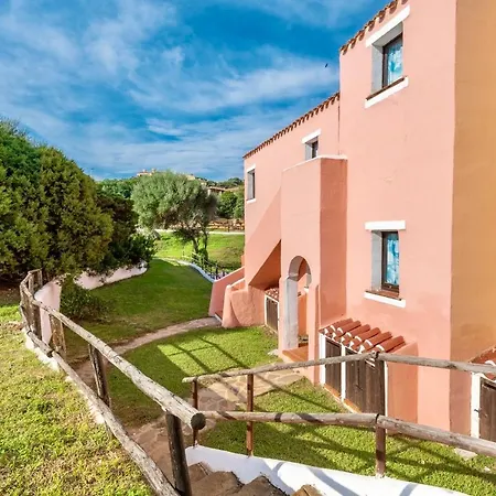Isa-villas With Air Conditioning, Shared Pool And Private Outdoor Space Just A Few Km From La Pelosa Villa Punta de su Torrione