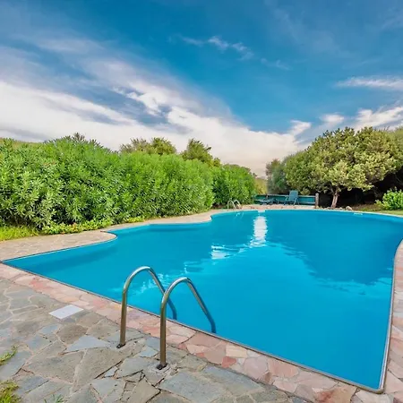 Isa-villas With Air Conditioning, Shared Pool And Private Outdoor Space Just A Few Km From La Pelosa Villa