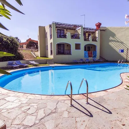 Isa-villas With Air Conditioning, Shared Pool And Private Outdoor Space Just A Few Km From La Pelosa Villa