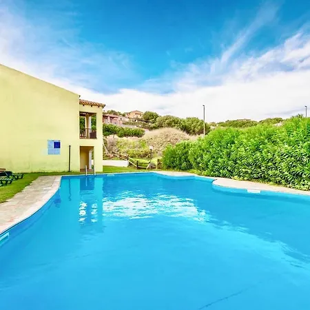 Isa-villas With Air Conditioning, Shared Pool And Private Outdoor Space Just A Few Km From La Pelosa *