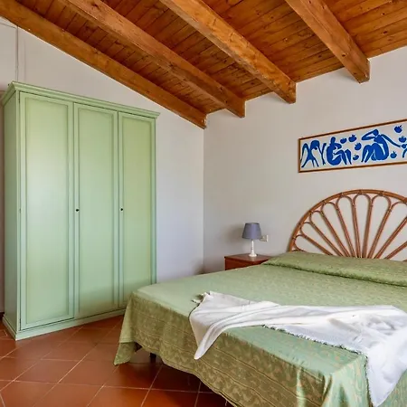 Villa Isa-villas: Coastal Retreat With Pool Near La Pelosa Punta de su Torrione