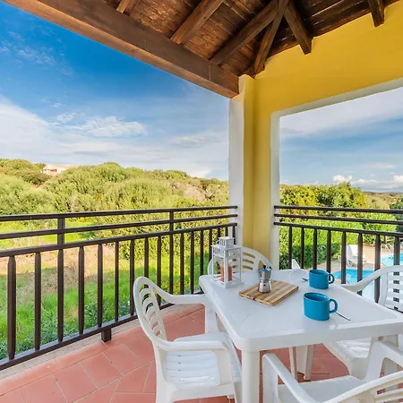Villa Isa-villas With Air Conditioning, Shared Pool And Private Outdoor Space Just A Few Km From La Pelosa Punta de su Torrione