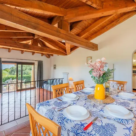 Isa-villas With Air Conditioning, Shared Pool And Private Outdoor Space Just A Few Km From La Pelosa Villa Punta de su Torrione