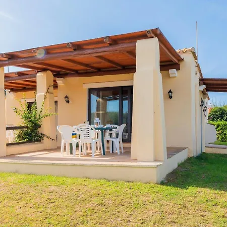 Isa-villas With Air Conditioning, Shared Pool And Private Outdoor Space Just A Few Km From La Pelosa * Punta de su Torrione
