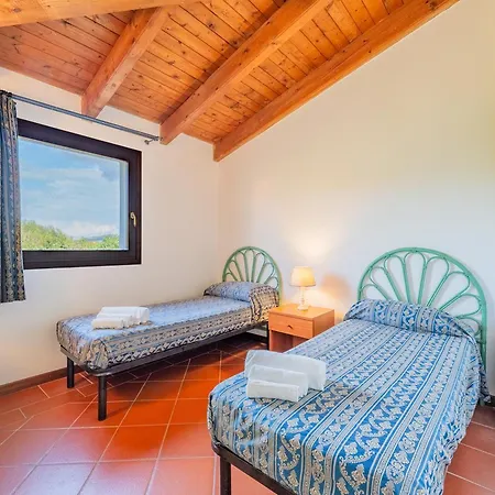 Isa-villas With Air Conditioning, Shared Pool And Private Outdoor Space Just A Few Km From La Pelosa * Punta de su Torrione