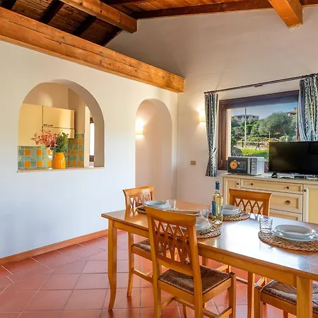 Isa-villas With Air Conditioning, Shared Pool And Private Outdoor Space Just A Few Km From La Pelosa Villa Punta de su Torrione