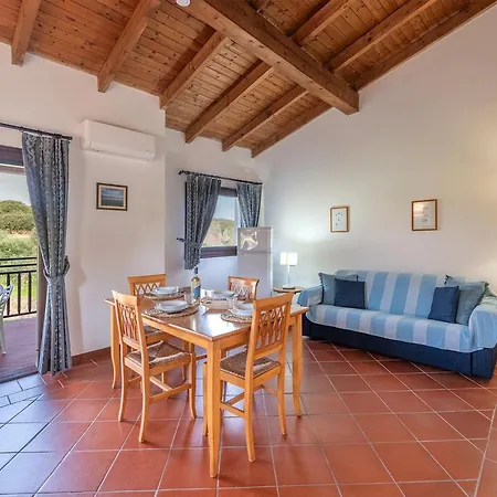 Isa-villas With Air Conditioning, Shared Pool And Private Outdoor Space Just A Few Km From La Pelosa * Punta de su Torrione