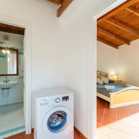 Isa-villas With Air Conditioning, Shared Pool And Private Outdoor Space Just A Few Km From La Pelosa