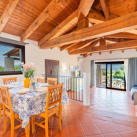 Isa-villas With Air Conditioning, Shared Pool And Private Outdoor Space Just A Few Km From La Pelosa Villa