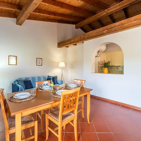 Villa Isa-villas With Air Conditioning, Shared Pool And Private Outdoor Space Just A Few Km From La Pelosa *