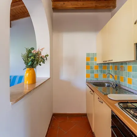 Isa-villas With Air Conditioning, Shared Pool And Private Outdoor Space Just A Few Km From La Pelosa *