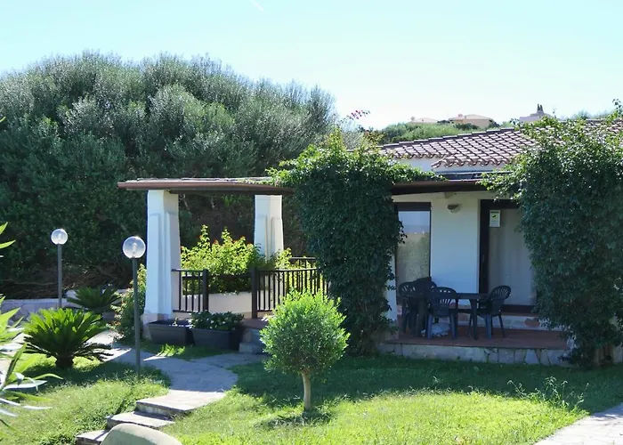 Isa-villas With Air Conditioning, Shared Pool And Private Outdoor Space Just A Few Km From La Pelosa Villa Punta de su Torrione