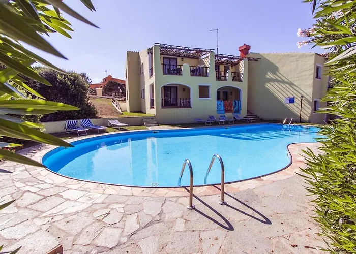Isa-villas With Air Conditioning, Shared Pool And Private Outdoor Space Just A Few Km From La Pelosa Villa