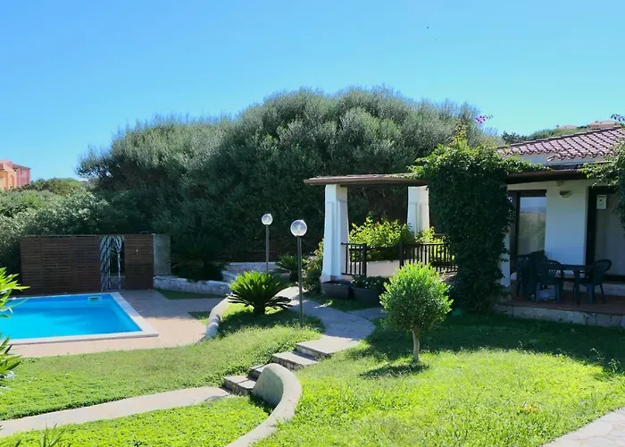 Isa-villas With Air Conditioning, Shared Pool And Private Outdoor Space Just A Few Km From La Pelosa Villa *