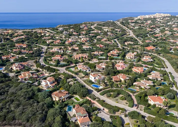 Isa-villas With Air Conditioning, Shared Pool And Private Outdoor Space Just A Few Km From La Pelosa