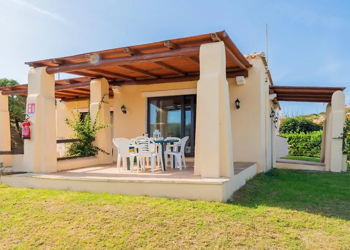 Isa-villas With Air Conditioning, Shared Pool And Private Outdoor Space Just A Few Km From La Pelosa * Punta de su Torrione